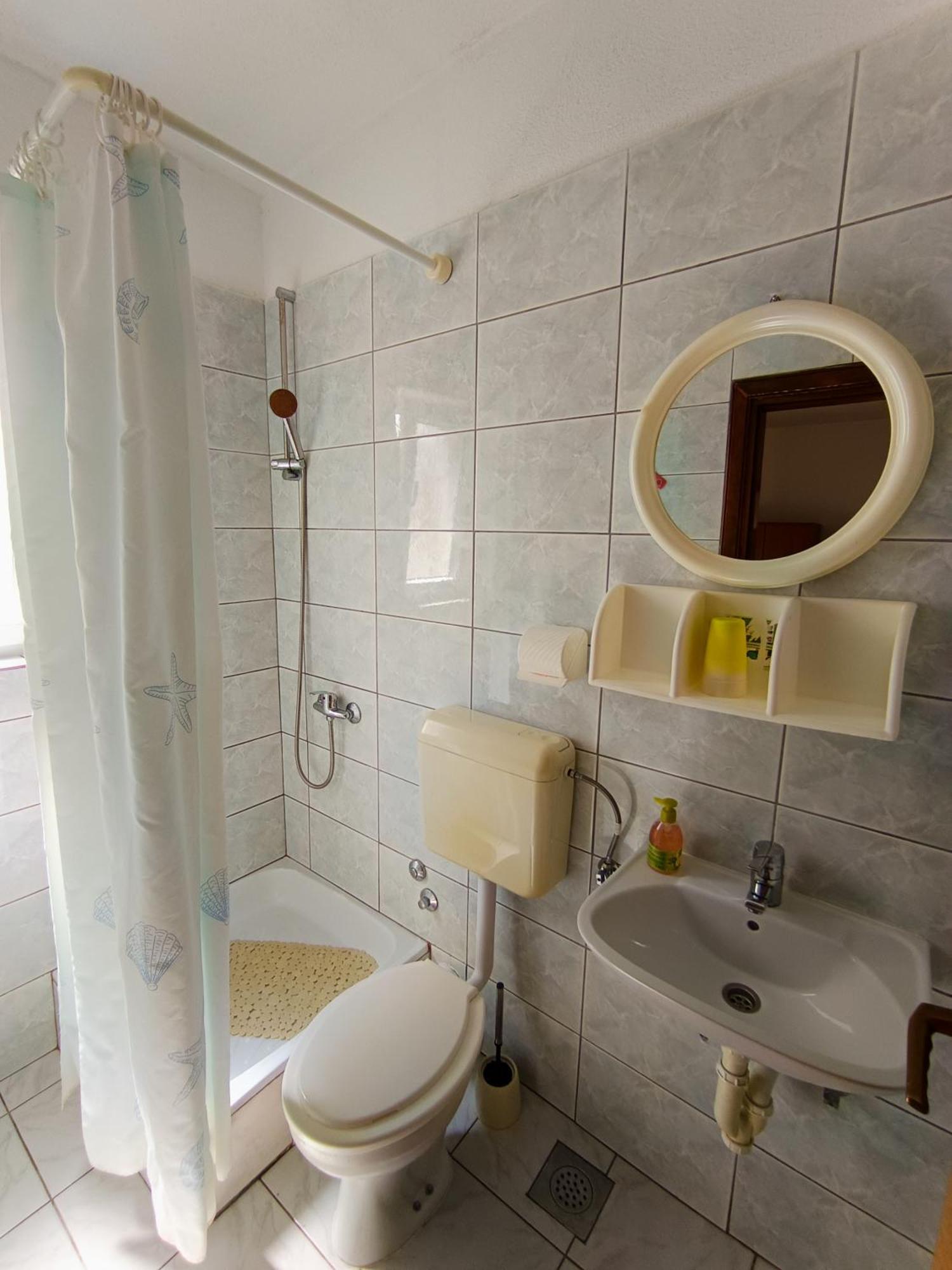 Studio Apartmani Marinella Baška Voda Rum bild