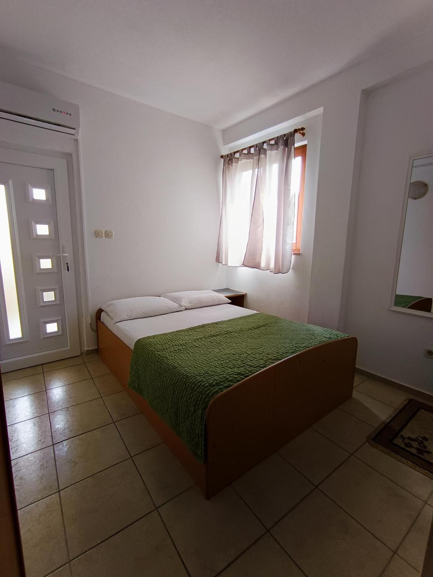 Studio Apartmani Marinella Baška Voda Rum bild